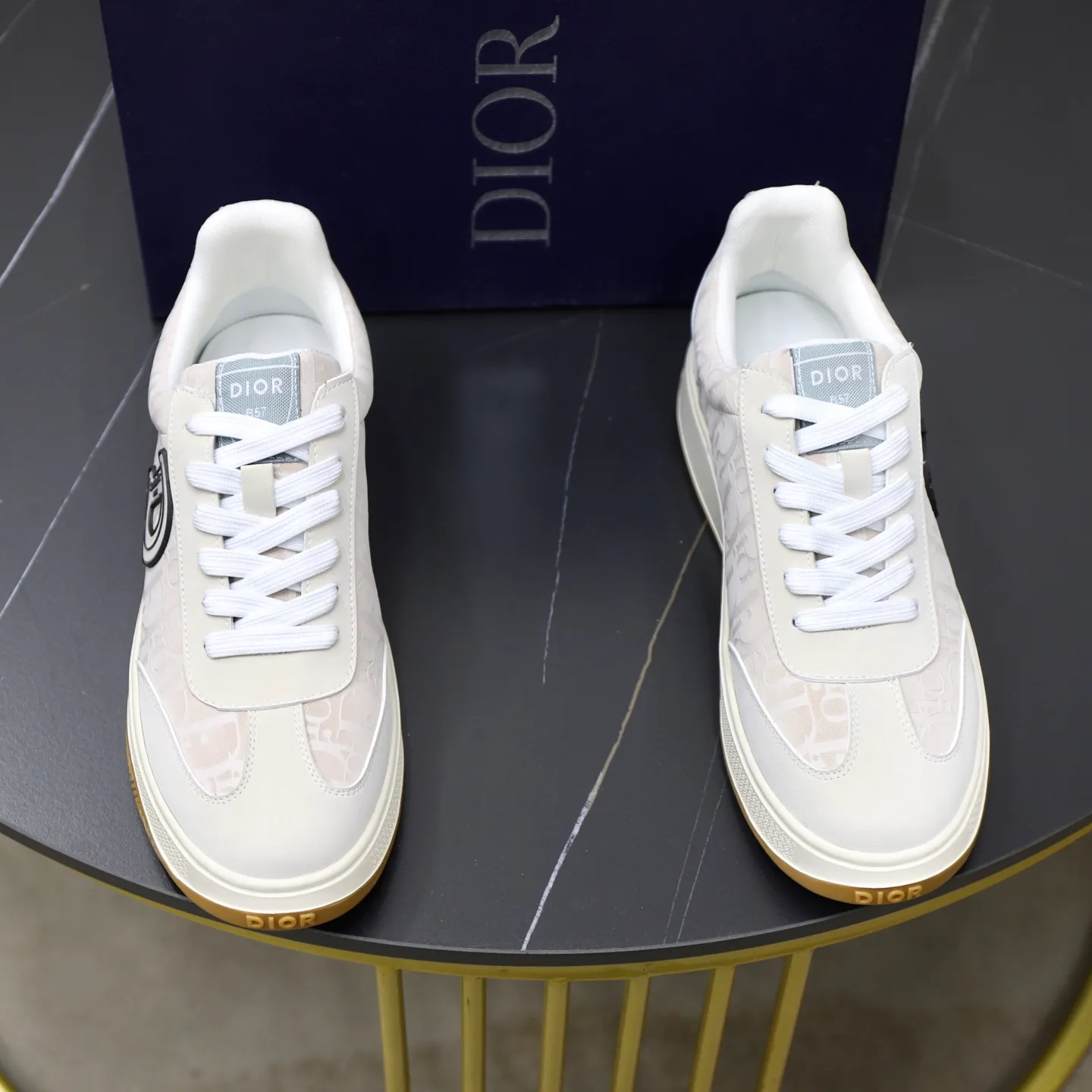 Ex-factory price: 400💰🙅‍♂️🙅‍♂️🙅‍♂️ Brand: Dior DIOR Standard code: 38-44 (45 customized) Grade: Same as the official website Material: Original cowhide material spliced with brand cloth Comfortable and breathable lining Lightweight and wear-resistant sports outsole Style category: Men's fashion casual shoes Running sports shoes Distinguished luxury brand elements Top luxury color: actual picture color